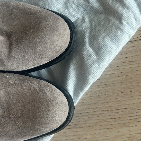 Stuart Weitzman
Highland Over-The-Knee Suede Boots - Picture 8 of 14